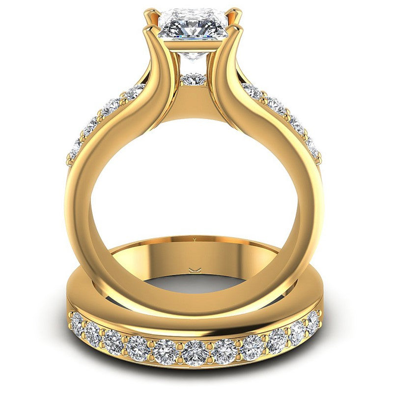 Round And Princess Cut Diamonds Bridal Set in 14KT Yellow Gold