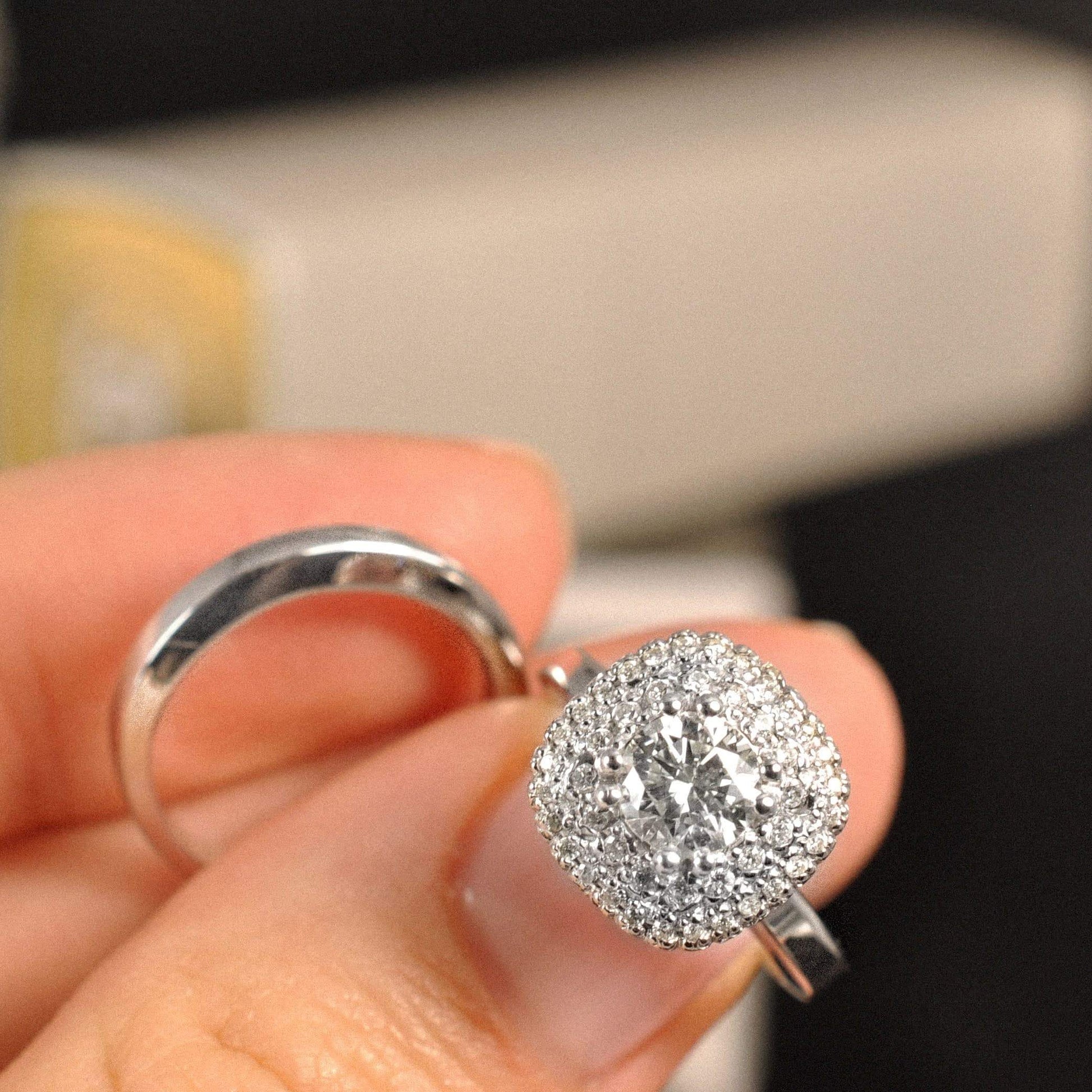 Bridal Sets 0.69-1.84CT Round & Cushion Cut Diamonds